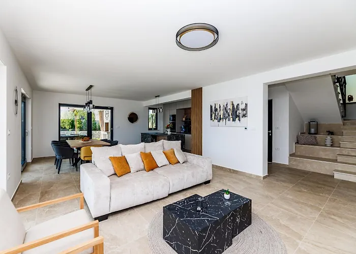 Aria Prestige Villa *